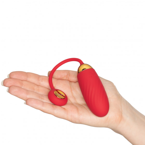 Svakom Ella Neo Interaktiv App-Styret Vibrator Æg Produktbillede med hånd 52