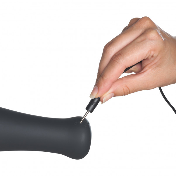 Sinful Deluxe Opladelig Penis Vibrator Produktbillede med hånd 51