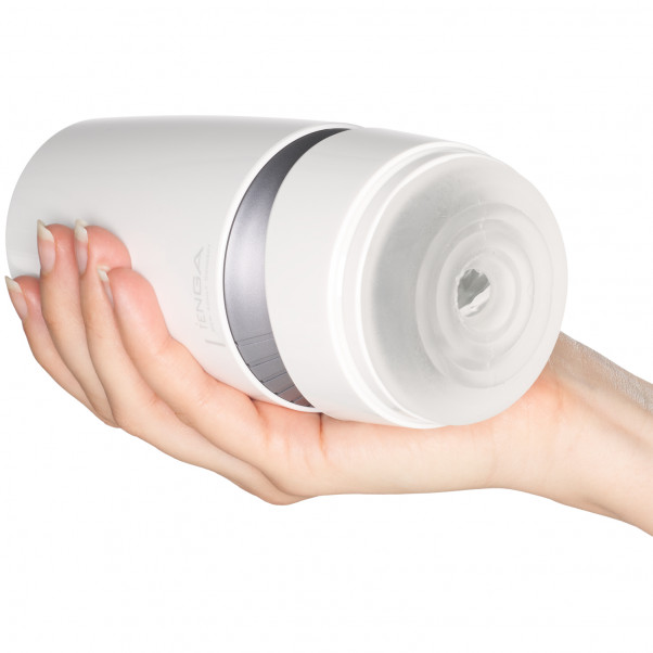 TENGA Aero Silver Ring Produktbillede med hånd 50