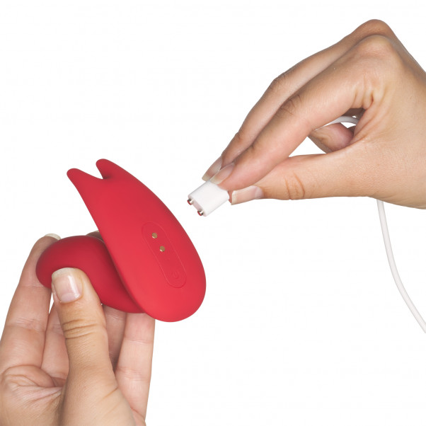 Magic Motion Umi App-Styret Dobbelt Vibrator Produktbillede med hånd 51