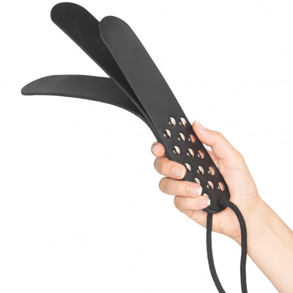 Strict Leather Three Layer Slapper Produktbillede med hånd 50