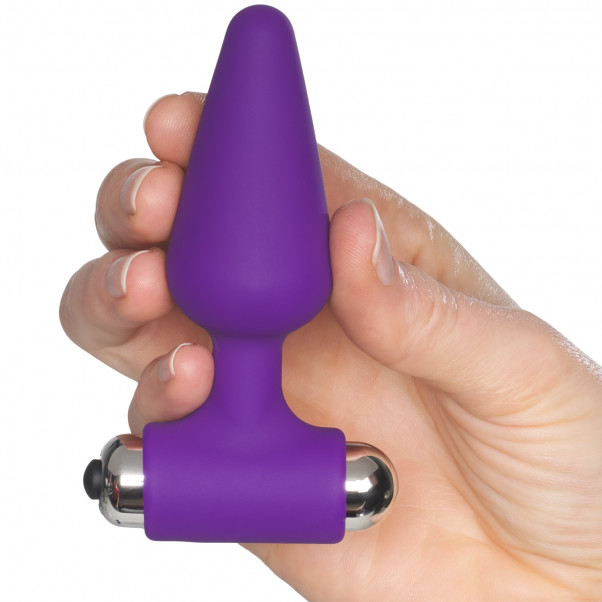 Baseks Vibrerende Butt Plug Medium  Produktbillede med hånd 50