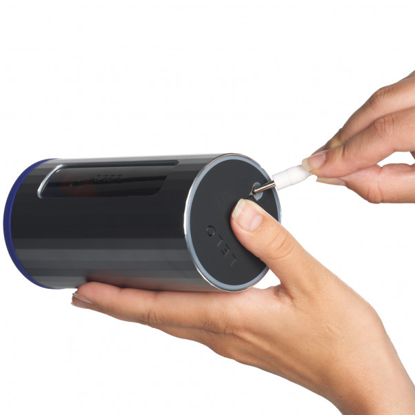 LELO F1S V2 Blue Pleasure Console Masturbator Produktbillede med hånd 51