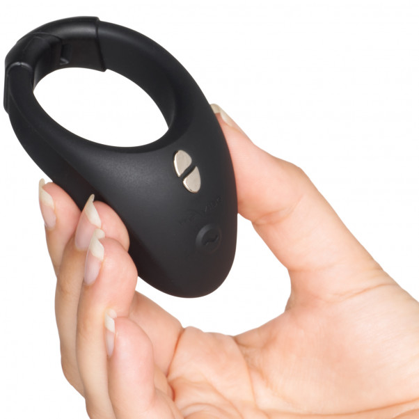 We-Vibe Bond Vibrerende Penisring med Fjernbetjening og App Produktbillede med hånd 50