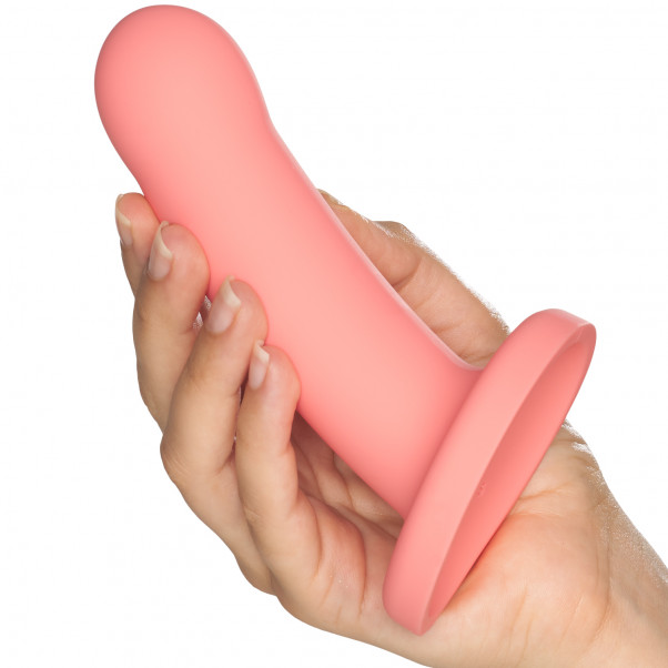 Sportsheets NYX Silikone Dildo 14,5 cm Produktbillede med hånd 50