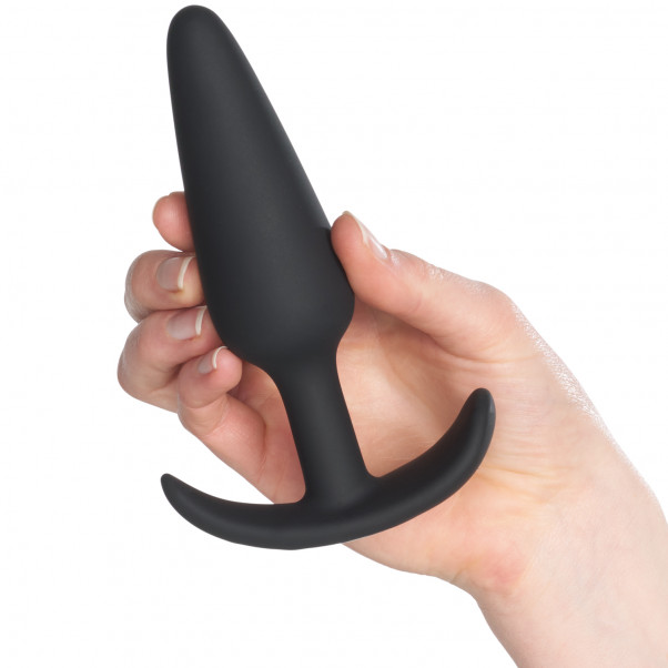 Sinful Smooth Sailor Vibrerende Butt Plug Produktbillede med hånd 50