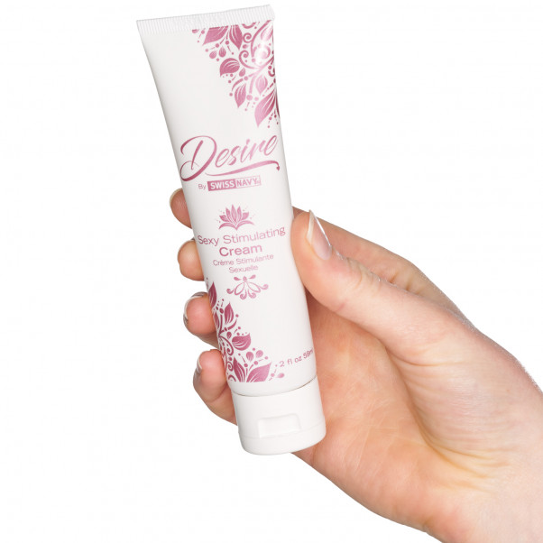 Swiss Navy Desire Sexy Stimulerende Creme 59 ml Produktbillede med hånd 50