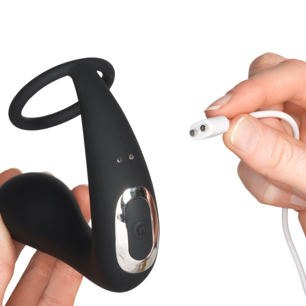 Sinful Vibrerende Fjernbetjent Prostata Stimulator med Penisring Produktbillede med hånd 51