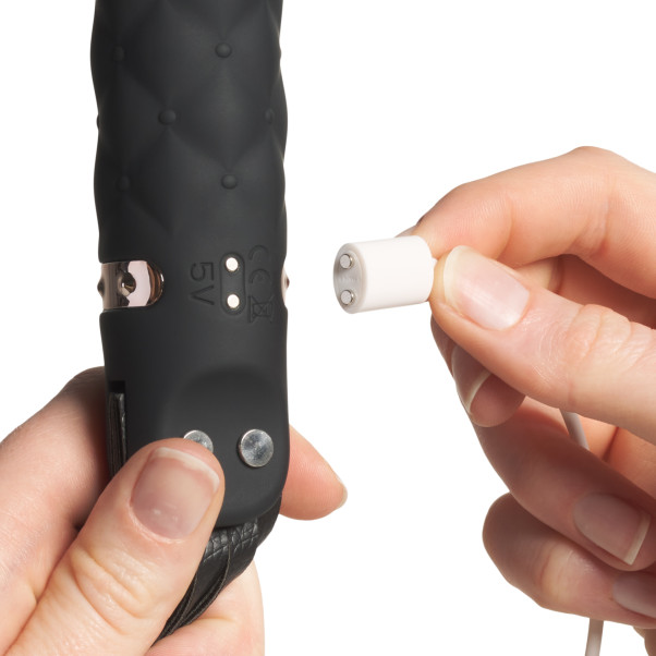 Tracy´s Dog Disciplinerende Vibrerende Pisk Produktbillede med hånd 51