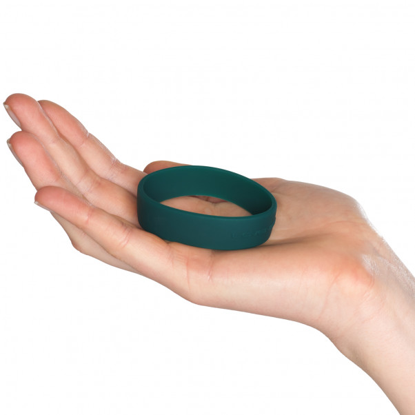 Lovense Gush Glans Massager Male Masturbator Produktbillede med hånd 51