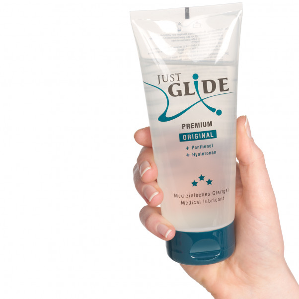 Just Glide Premium Original Vandbaseret Glidecreme med Hyaluronsyre 200 ml Produktbillede med hånd 50