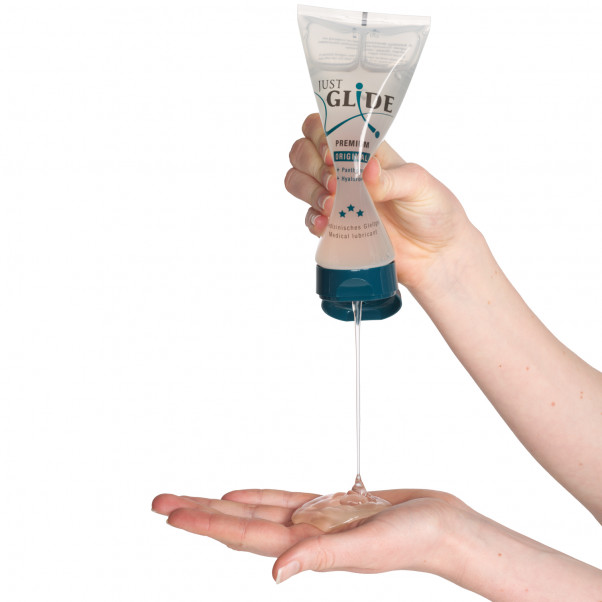 Just Glide Premium Original Vandbaseret Glidecreme med Hyaluronsyre 200 ml Produktbillede med hånd 51