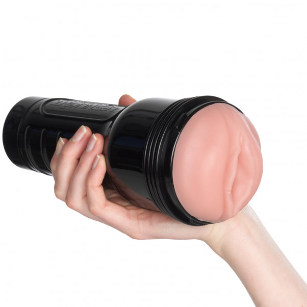 Fleshlight Pink Lady Destroya Masturbator Produktbillede med hånd 50
