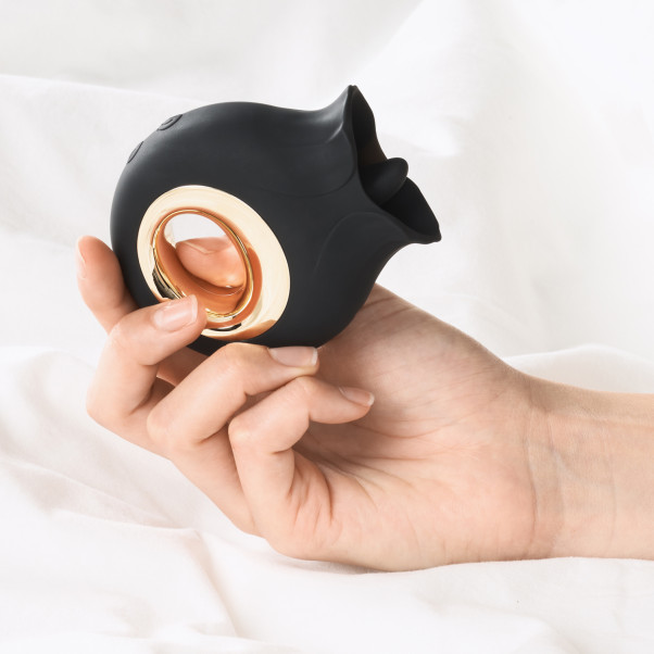 Sinful French Kiss Opladelig Vibrator Produktbillede med hånd 50