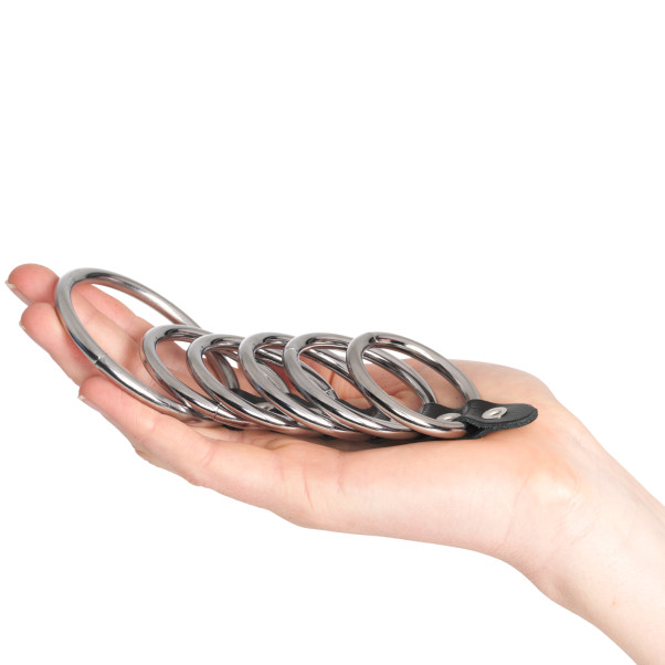 Rimba Metal Penisring Tube med Testikelring Produktbillede med hånd 50