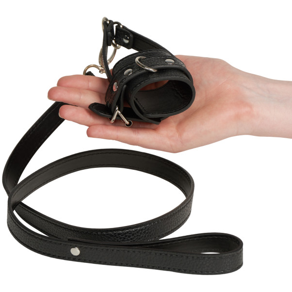 Strict Ball Stretcher med Snor Produktbillede med hånd 50