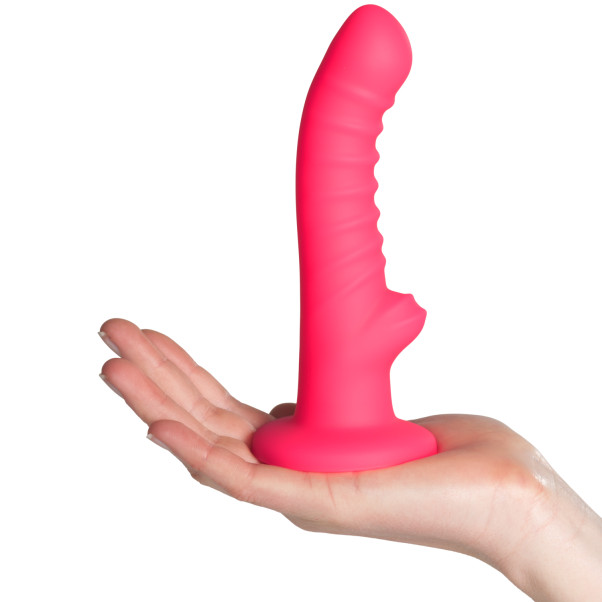 baseks Ribbed Stimulation Silikone Dildo 17 cm Produktbillede med hånd 50