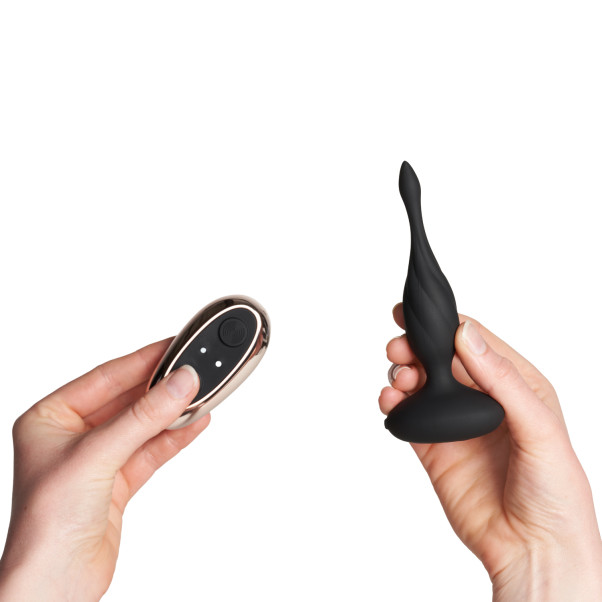 Rocks Off Petite Sensations Discover Fjernbetjent Butt Plug Produktbillede med hånd 51