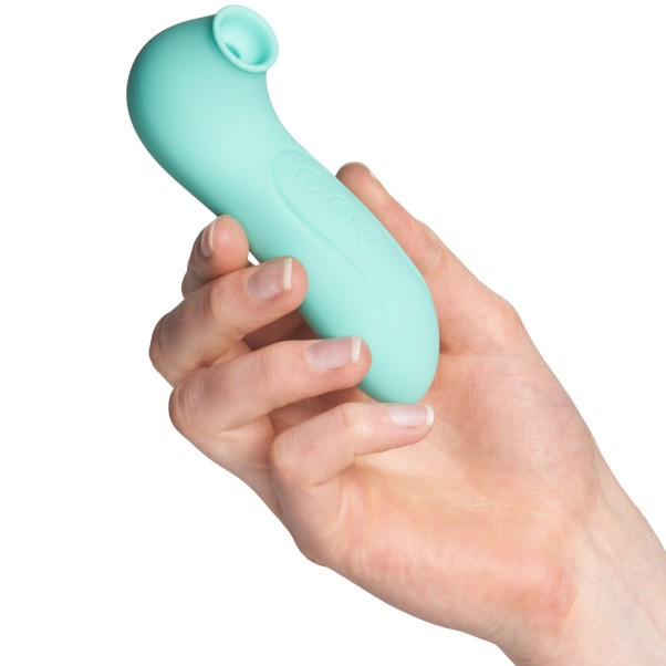 Tracy's Dog C-Cucumber Sugende Stimulator Produktbillede med hånd 51