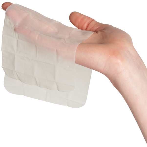 Medintim Oralsafe Latex Slikkelapper med Jordbær Smag 8 stk Produktbillede med hånd 50