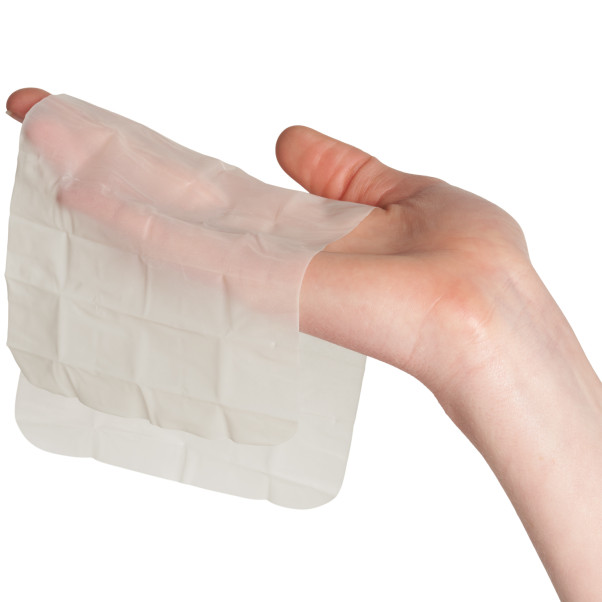 Medintim Oralsafe Latex Slikkelapper med Vanilje Smag 8 stk Produktbillede med hånd 50