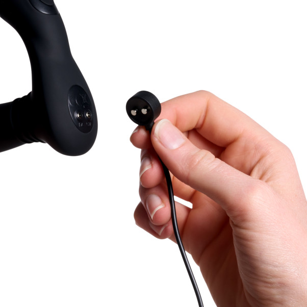 Nexus Simul8 Dobbelt Anal & Perineum Penis og Testikel Vibrator med Penisring Produktbillede med hånd 53