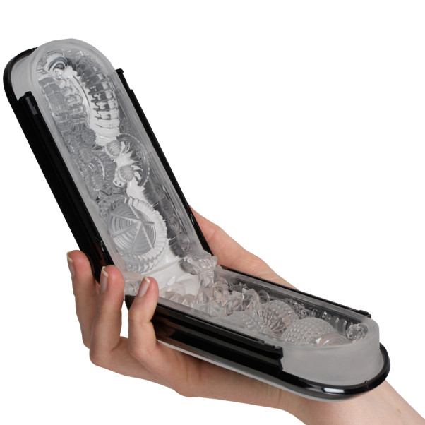 TENGA Flip Zero Gravity Sort Masturbator Produktbillede med hånd 51
