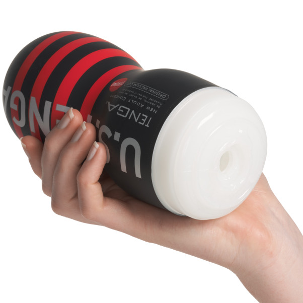 TENGA U.S. Strong Vacuum Suction Cup Masturbator Produktbillede med hånd 50