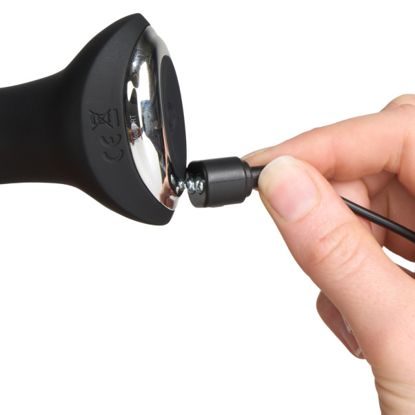 Satisfyer Rotator Plug 2+ App-Styret Roterende Vibrerende Anal Plug Produktbillede med hånd 51