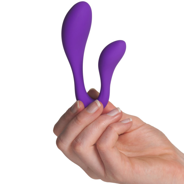 Adrien Lastic Couple Secrets II Fjernbetjent Dobbelt Vibrator Produktbillede med hånd 50