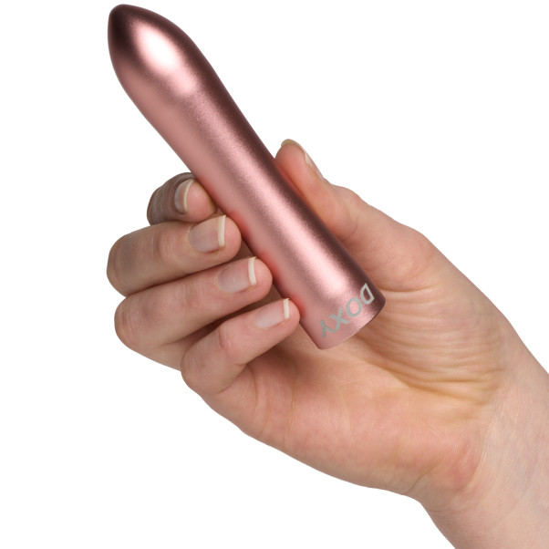 Doxy Rose Gold Bullet Vibrator Produktbillede med hånd 51