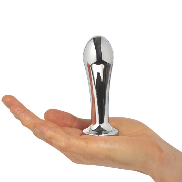 Sinful Rumble Slim Vibrerende Butt Plug Produktbillede med hånd 50