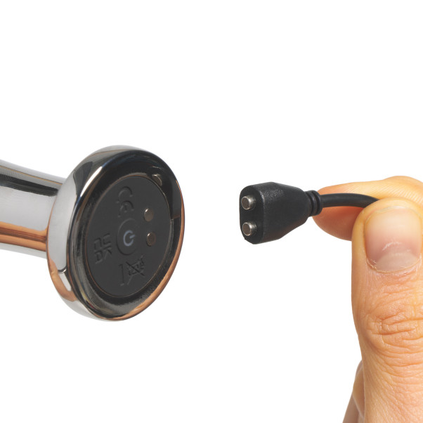 Sinful Rumble Slim Vibrerende Butt Plug Produktbillede med hånd 51