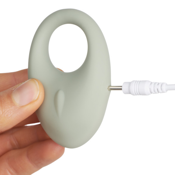 Amaysin Soft Luxy Vibrerende Love Ring Produktbillede med hånd 51