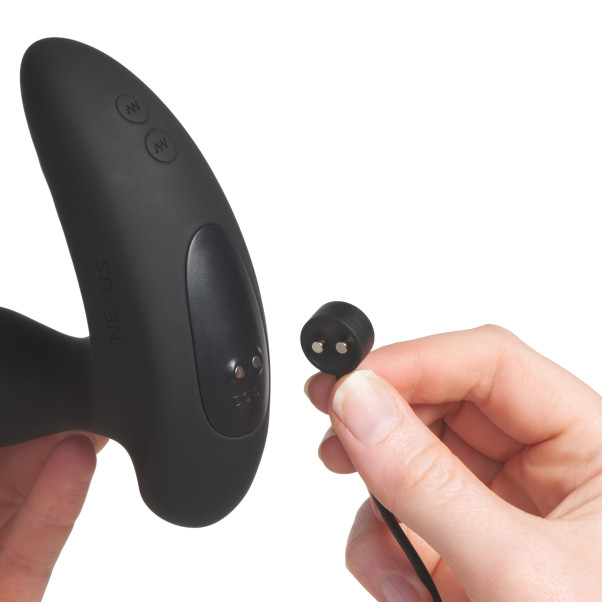 Nexus Ride Dual Motor Prostata Massager Produktbillede med hånd 52