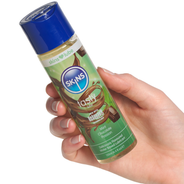 Skins Mint Chocolate Passion Vandbaseret Glidecreme 130 ml Produktbillede med hånd 50