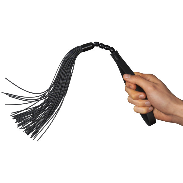 Sex & Mischief Noir Whip Flogger i Kunstlæder 45,5 cm Produktbillede med hånd 50