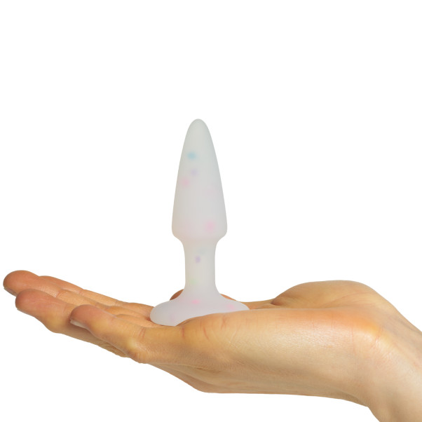 Sinful Confetti Butt Plug Small Produktbillede med hånd 50