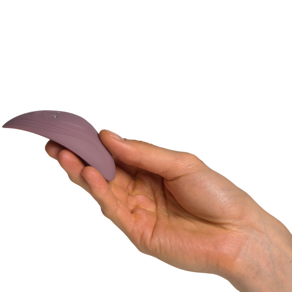 Amaysin Slim Trusse Vibrator Produktbillede med hånd 50