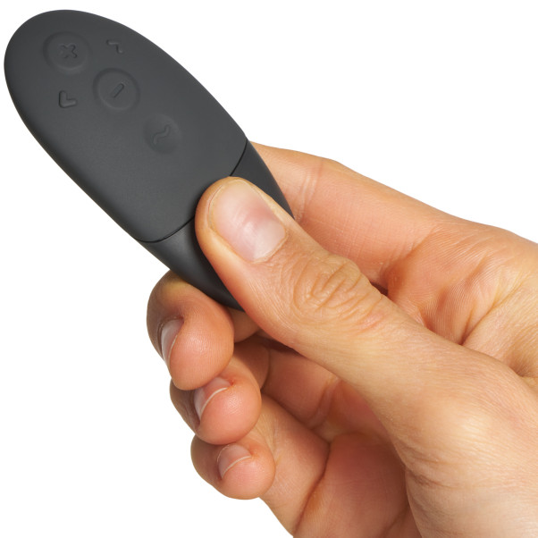 We-Vibe Tease Us Special Edition Sæt med Bond Vibrerende Penisringe Produktbillede med hånd 51