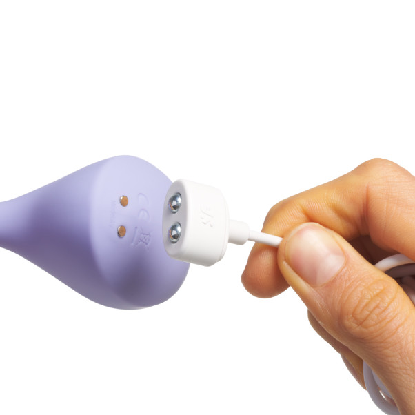 Satisfyer Sweet Seal Vibrerende Butt Plug Produktbillede med hånd 51