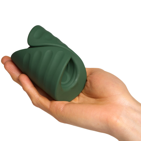 Sinful Power Grip Opladelig Masturbator til Mænd Produktbillede med hånd 50