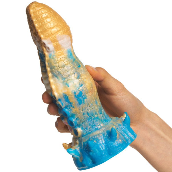 Fantasy Tentacle Drage Dildo 21,5 cm Produktbillede med hånd 50