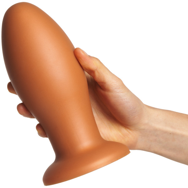 Anos Giant Soft Butt Plug Produktbillede med hånd 50