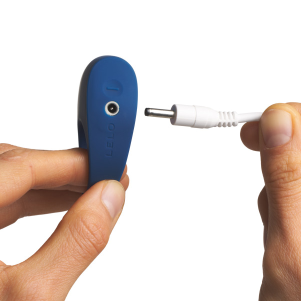 LELO Tor 3 Vibrerende Penisring til Par Produktbillede med hånd 51