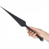 Tantus Dragon Tail Paddle 42,5 cm Produktbillede med hånd 50