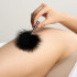 Sinful Tease Feather Silver Tickler Produktbillede med hånd 51