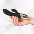 Sinful Warm Opladelig Rabbit Vibrator Produktbillede med hånd 50