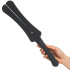 Tantus Trip 2 Tawse Paddle Produktbillede med hånd 50