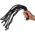 Sex & Mischief Shadow Flogger med Reb 50,5 cm Produktbillede med hånd 50